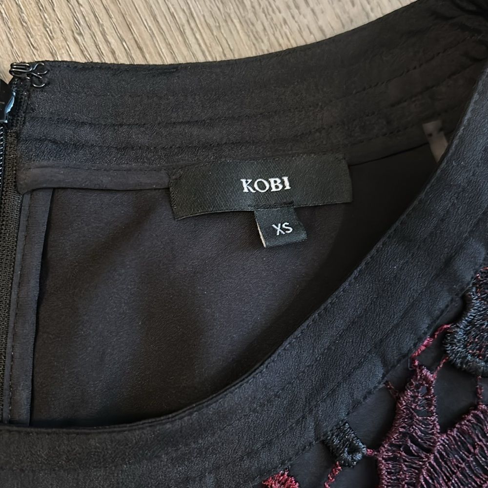 LIKE NEW KOBI RED AND BLACK LACE DRESS FULLY LINED SIZE XS - Picture 5 of 7